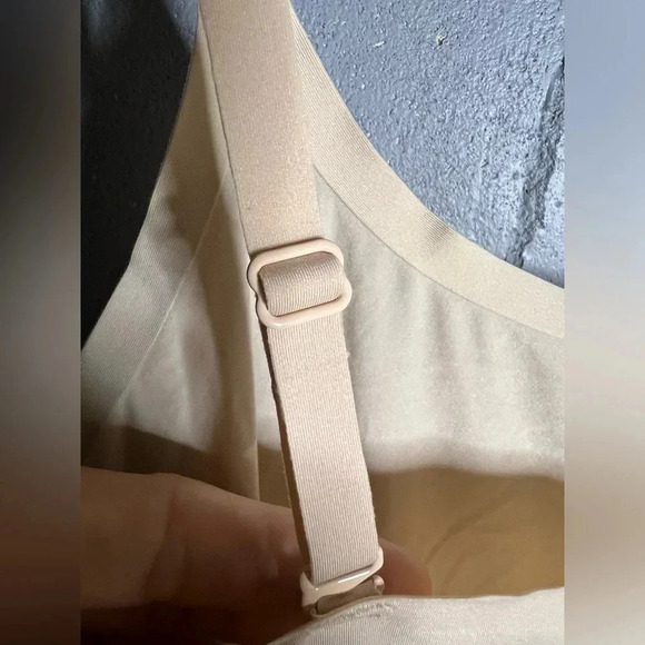 Spanx Thinstincts® Convertible Cami in soft nude. Size Large - Picture 4 of 7